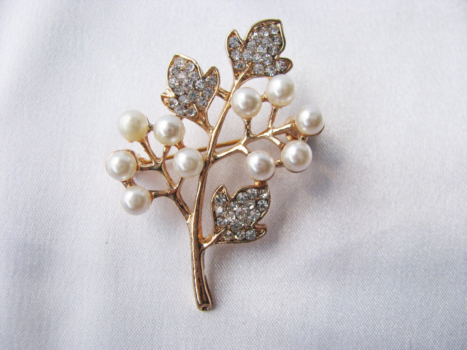 flower brooch pearl brooch bulk cheap brooches by perfectbrooches