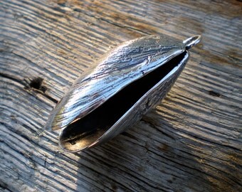 Double Mussel Pendant