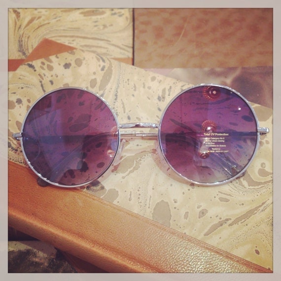 Retro sunglasses: John Lennon 60's style brown tones medium size.