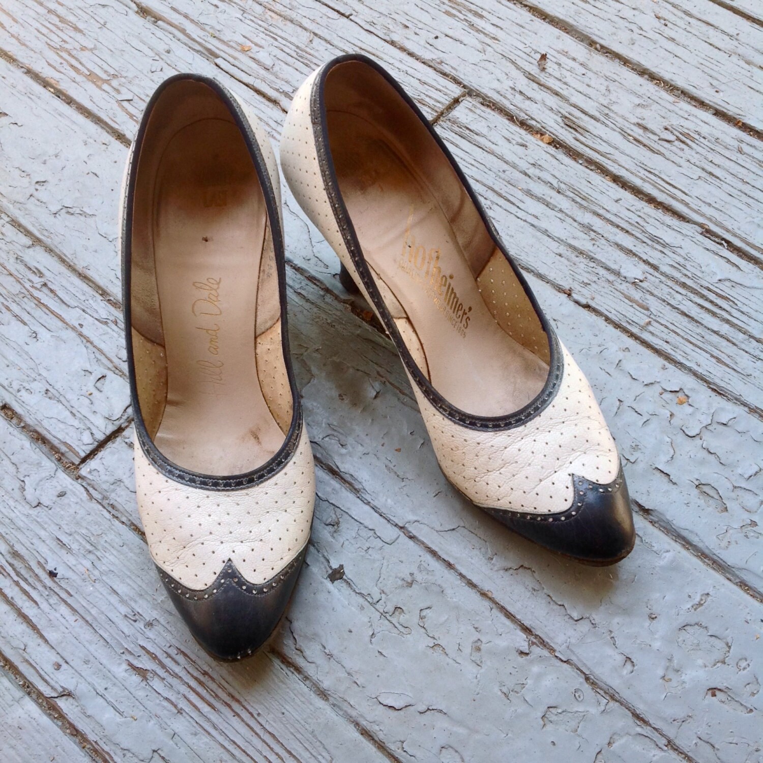 SALE 40s / 50s Vintage Navy and White Spectator Pumps