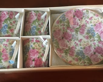 Adorable Vintage Set of 4 Demitasse Tea cups and Saucers