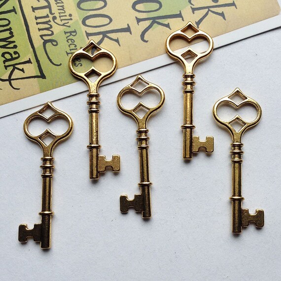 5 large gold Skeleton Key charms 60x21mm vintage style