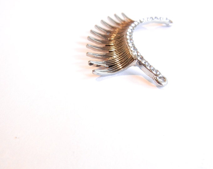 Larger Double Link Eyelash Silver-tone Rhinestone Pendant