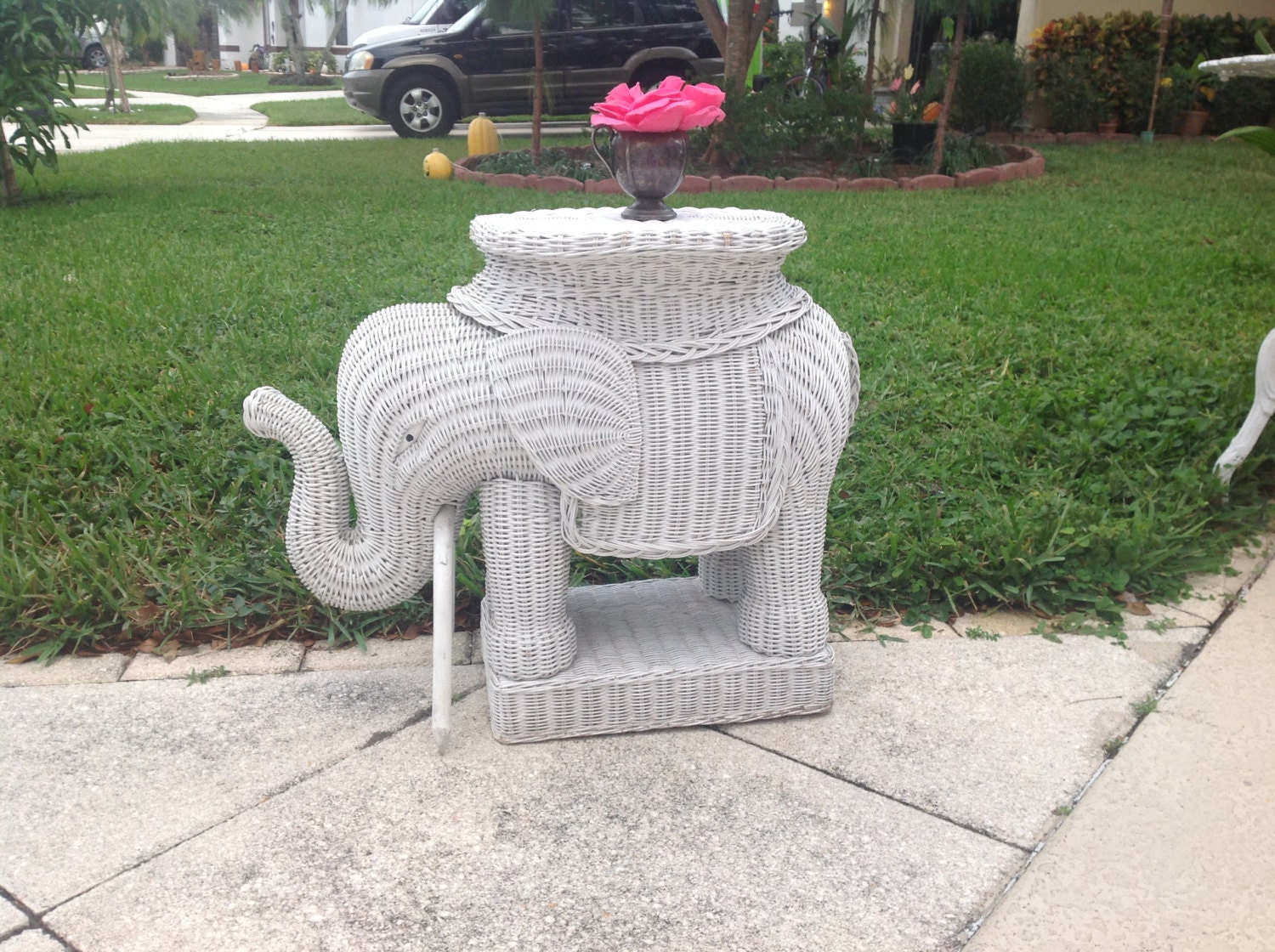 WICKER ELEPHANT TABLE Vintage White Wicker Elephant End ...