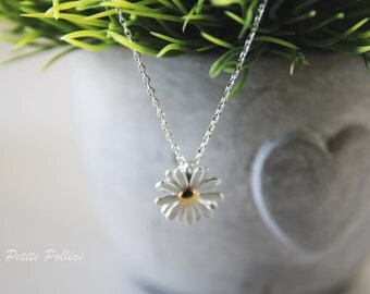 Daisy Necklace in Silver/ Gold. Flower Necklace. White Daisy. Blossom. Garden. Botanical. Floral. Sweet and Cute. Girls (PNL-48)