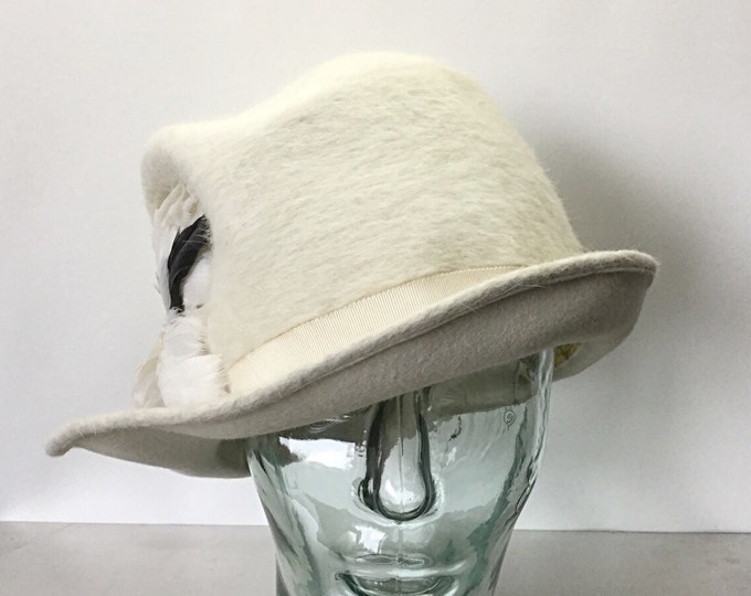 LT Italy Vintage Mohair Hat for Elizabeth Millinery, Cream Fadora with Duck Feathers. Cloche Hat. Millinery Hat. Vintage Cream Wedding Hat.