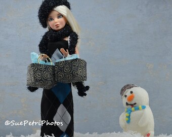 Fashion Doll Photography, Barbie Photos, Liv Doll Photos, Christmas Shopping Fashion Doll, Fashion Doll Diorama, Still Life Photography