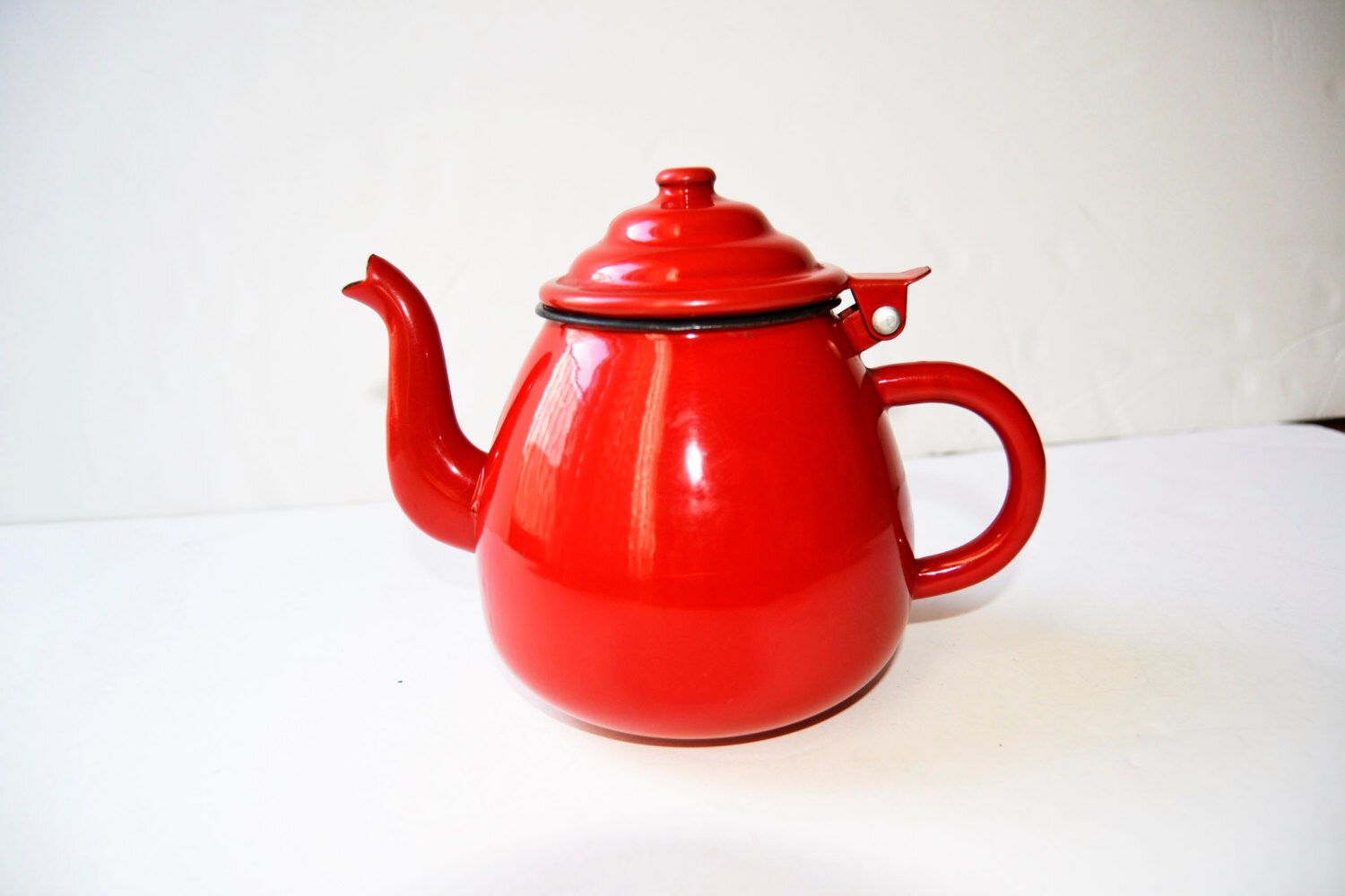 red teapot vintage by Limbhad on Etsy