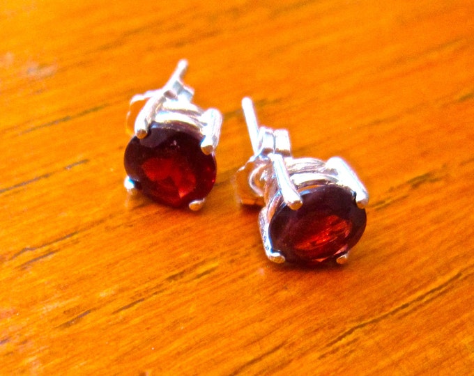 Red Garnet Studs, 7mm Round, Natural, Set in Sterling Silver E883