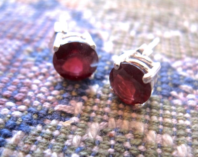 Red Garnet Studs, 7mm Round, Natural, Set in Sterling Silver E886