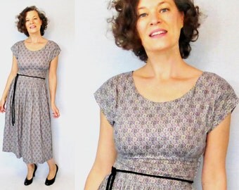 1940s Dress / 40s Dress / Day Dress / 40s Day Dress / 1940s Day Dress / Novelty Print Dress / World War II Dress / House Dress / W 26"