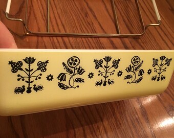 Vintage RARE Pyrex Promotional Embroidery Needlepoint Pattern 575-B Space Saver Lid and Carrier