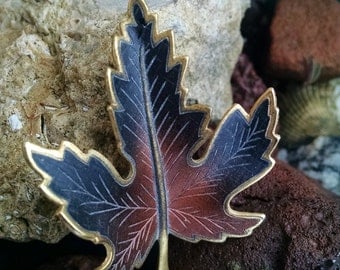 Autumn Leaf Brooch..perfect for Fall Wear..Goldtone..Vintage 1970s