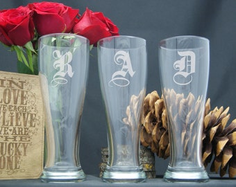 Personalized Beer Glasses / Monogram Glasses / Etched Pilsner Glass / Custom Engraved / Groomsman Gift / Select ANY QUANTITY - 16 Designs