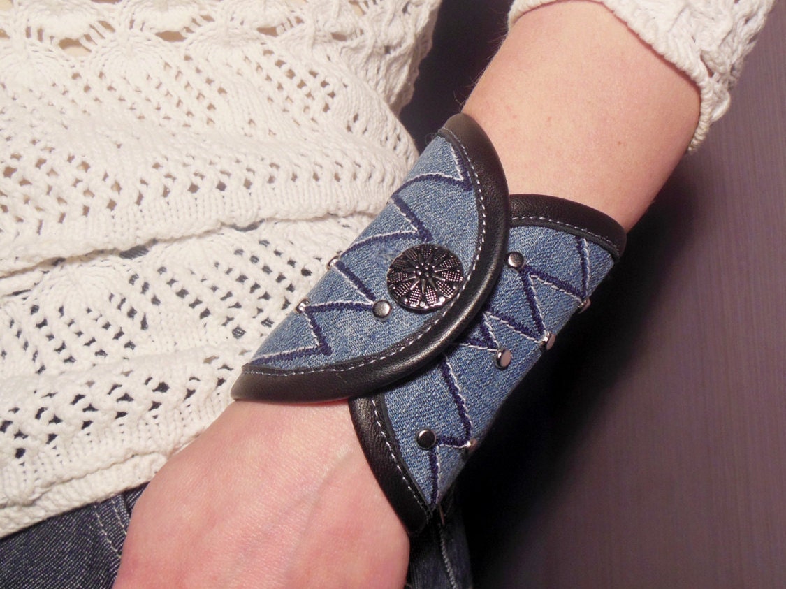 Woman wrist wallet/ bracelet wallet /Secret by CREATIVICKY on Etsy