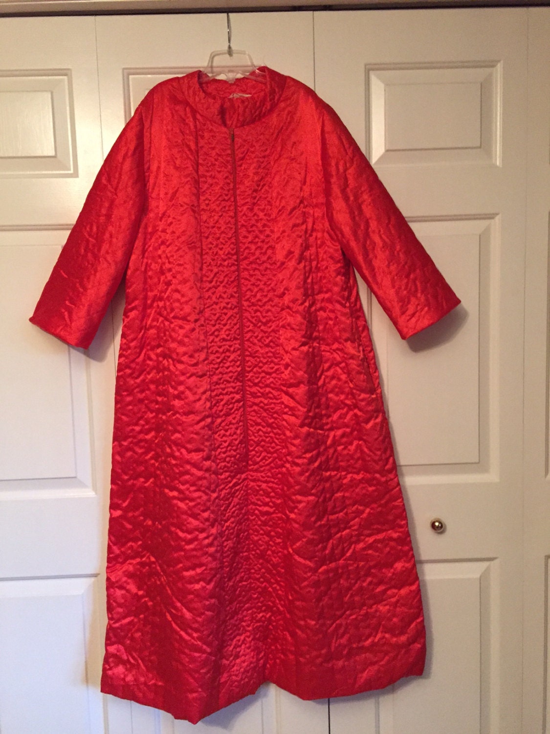 Vintage Red Quilted Robe Zippered Front Mandarin Collar