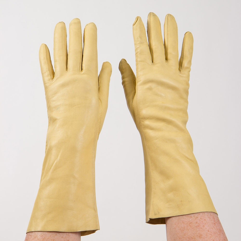 Vintage leather gloves / Women's butter yellow gauntlet