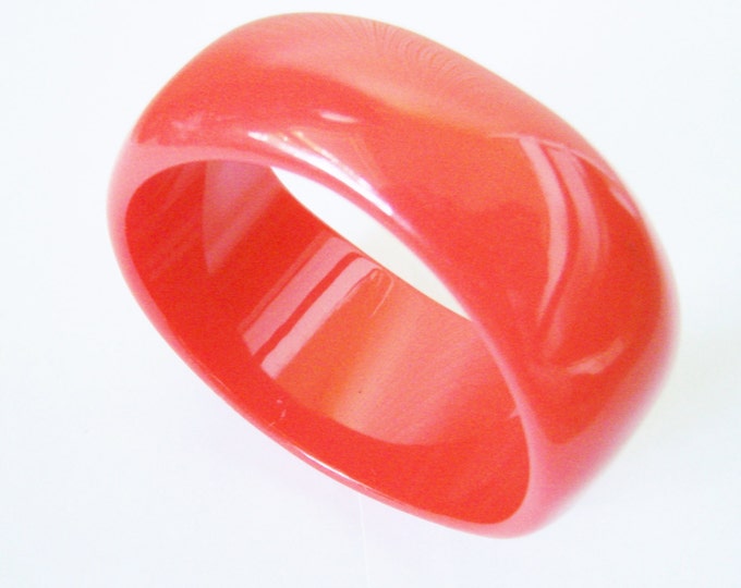 Wide Chunky Bright Red Bangle Bracelet / Assymetrical Wave Design / Seamless / Vintage Jewelry / Jewellery