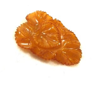 Vintage Leaf Dress Clip - Bakelite Jewelry - UNIQUE Bakelite Clip - Leaf Fur Clip - High Detail Cape Clip - Butterscotch Bakelite Jewelry -