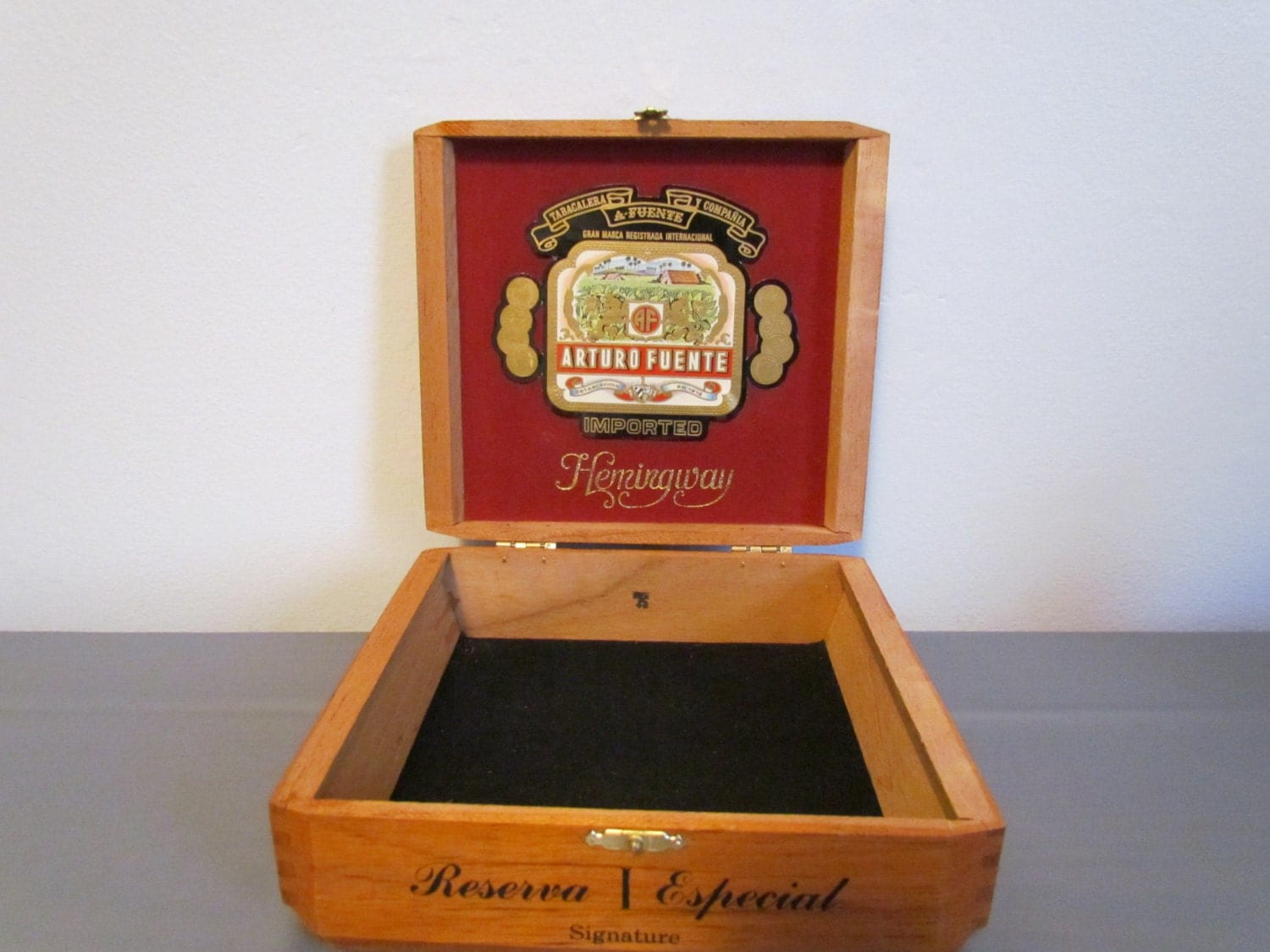 Vintage Wooden Cigar Box Arturo Fuente Hemingway Series Empty