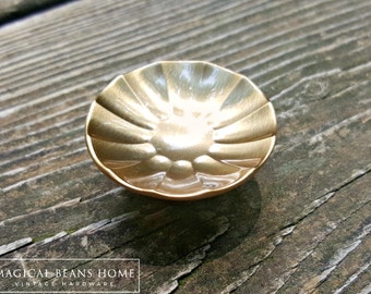 Mid Century Modern Furniture Knobs Retro Dresser Knobs Scalloped Soft Gold Knobs Vintage Drawer Knobs Fluted Cabinet Knobs