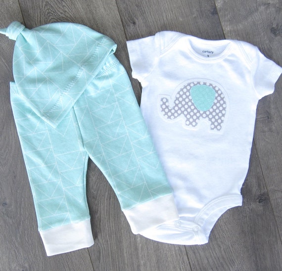 Gender Neutral Baby Outfit // Unisex Baby Clothes by GingerLous