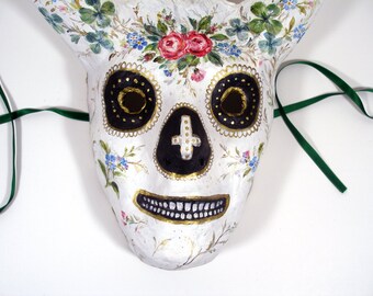 Pappmaché Sugar Skull Mask, Dia de Los Muertos / with horns