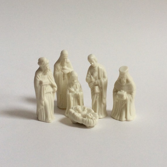 vintage small ivory ceramic nativity figurines set of six vintage small ivory ceramic nativity figurines set of six