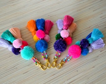 Pom pom keychain Pom pom bag charm Tassel keychain Purse Charm Boho keychain Handbag charm Tassel clip Pompom key chain Neon pink Mint