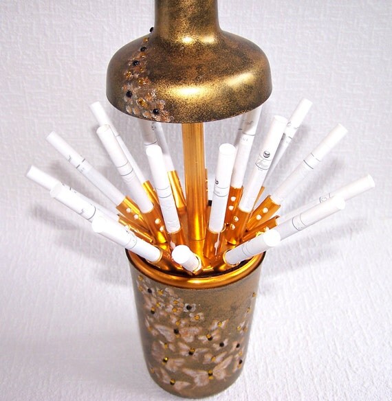 Vintage Table Top Cigarette Box. Pop-Up Cigarette Dispenser.