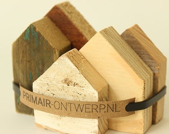 Cottages of scrap wood (small)