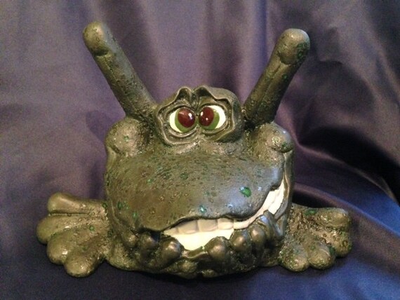 Ceramic yard frog