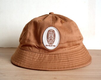 Bob bleu camel/bleu/noir avec écusson - Camel/blue/black hat - Homme et femme (unisexe)