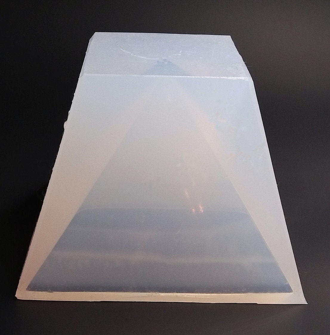 2CM to 6CM Pyramid mold 4 sides resin mold energy