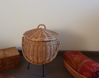 Old sewing on base metal box, 1950s vintage