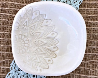 Elegant Square Ring Dish in Creamy Natural White w/ Lace Imprint - Wedding Ring Holder, Wedding Favor