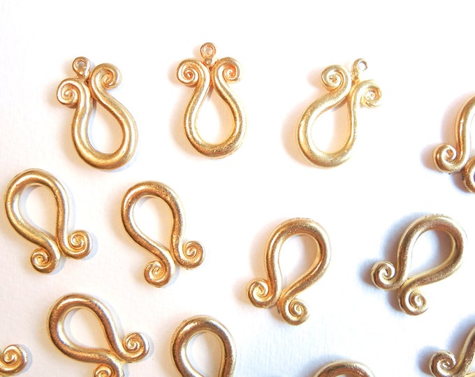 45 Vintage Matte Gold-tone Curly Findings