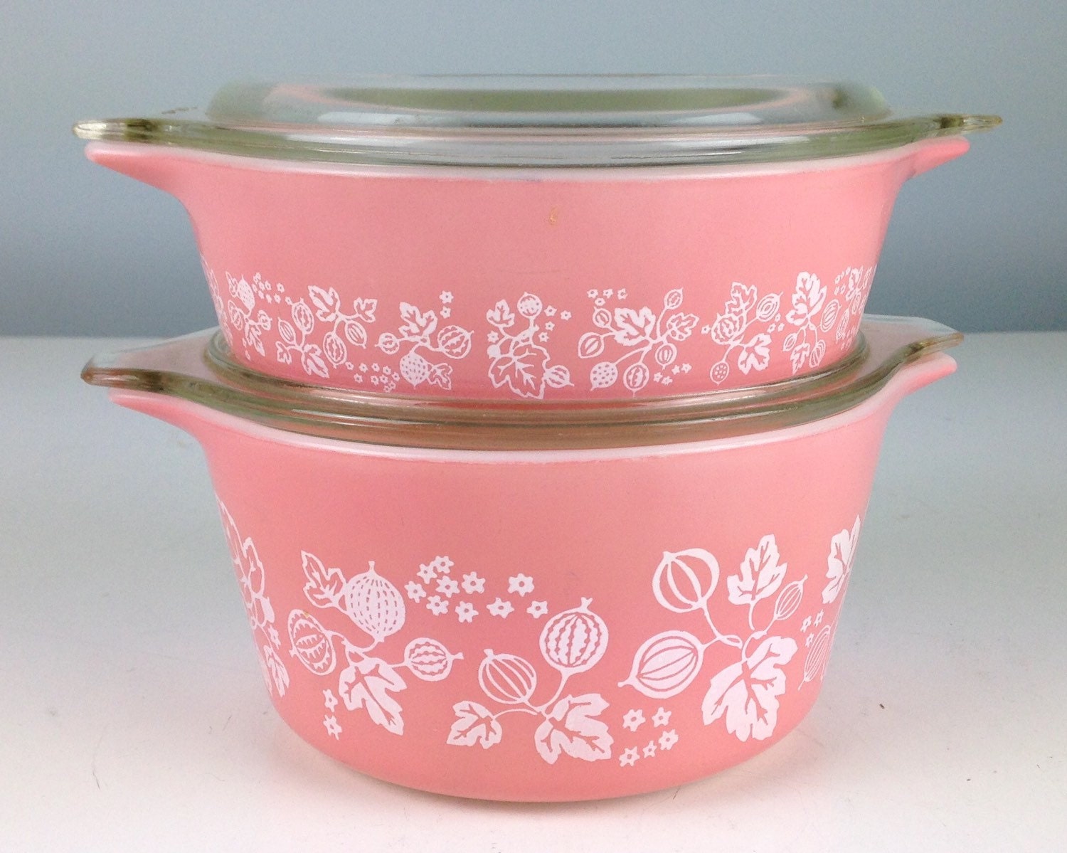 Vintage pink pyrex casserole dish