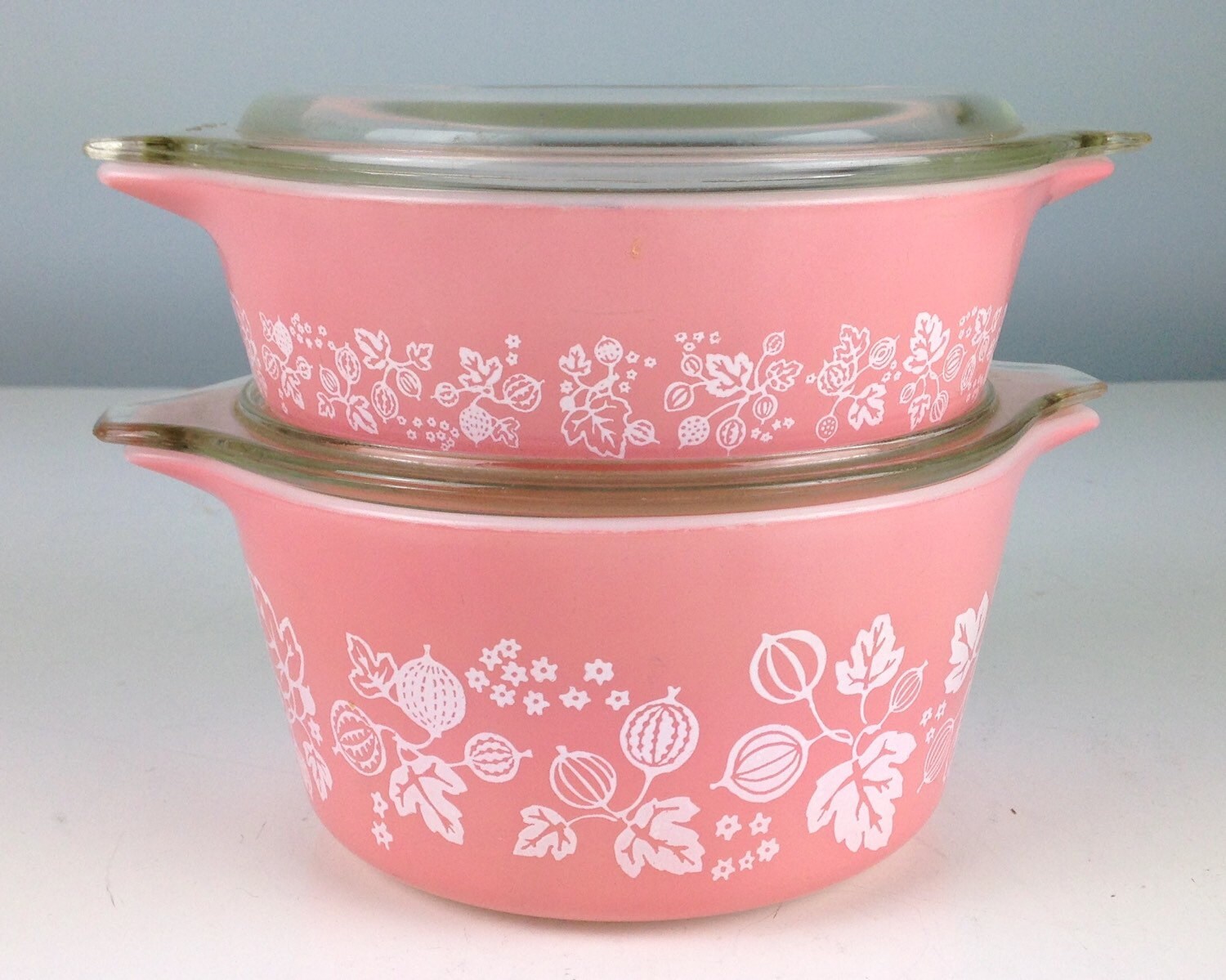 Vintage pink pyrex casserole dish