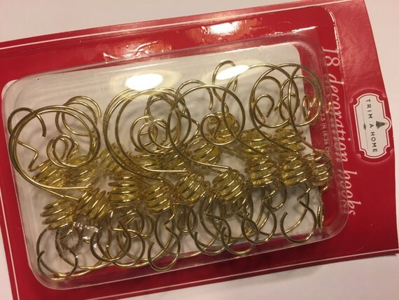 18 gold color metal fancy ornament hooks 63 mm BR75