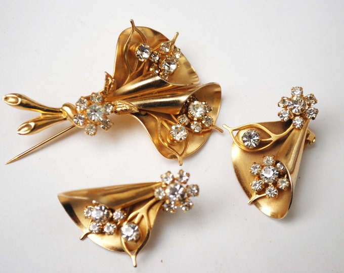 Flower Brooch and Earrings set - gold plated - rhinestone - floral - Designer signed Weiss NY -mid century