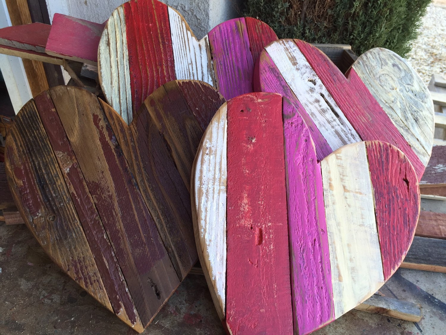 Wooden pallet heart sm