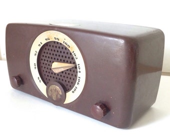 Antique 1950's Zenith Radio Brown Bakelite Non Working Tube Radio Model 7H918 Vitage Home Decor Round Dial Vintage Office Photo Prop