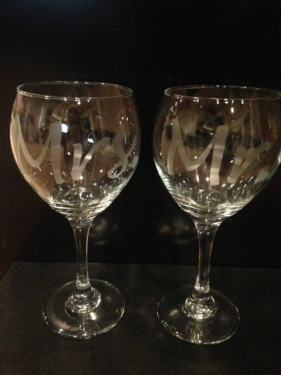 Items similar to Mr. and Mrs. Wine Glasses - Set of 2 on Etsy