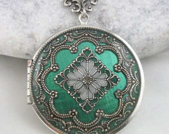 Emerald Filigree Locket, Resin Locket, Holiday Gift For Her, Mothers Day Gift, Wedding Locket, Memorial Locket