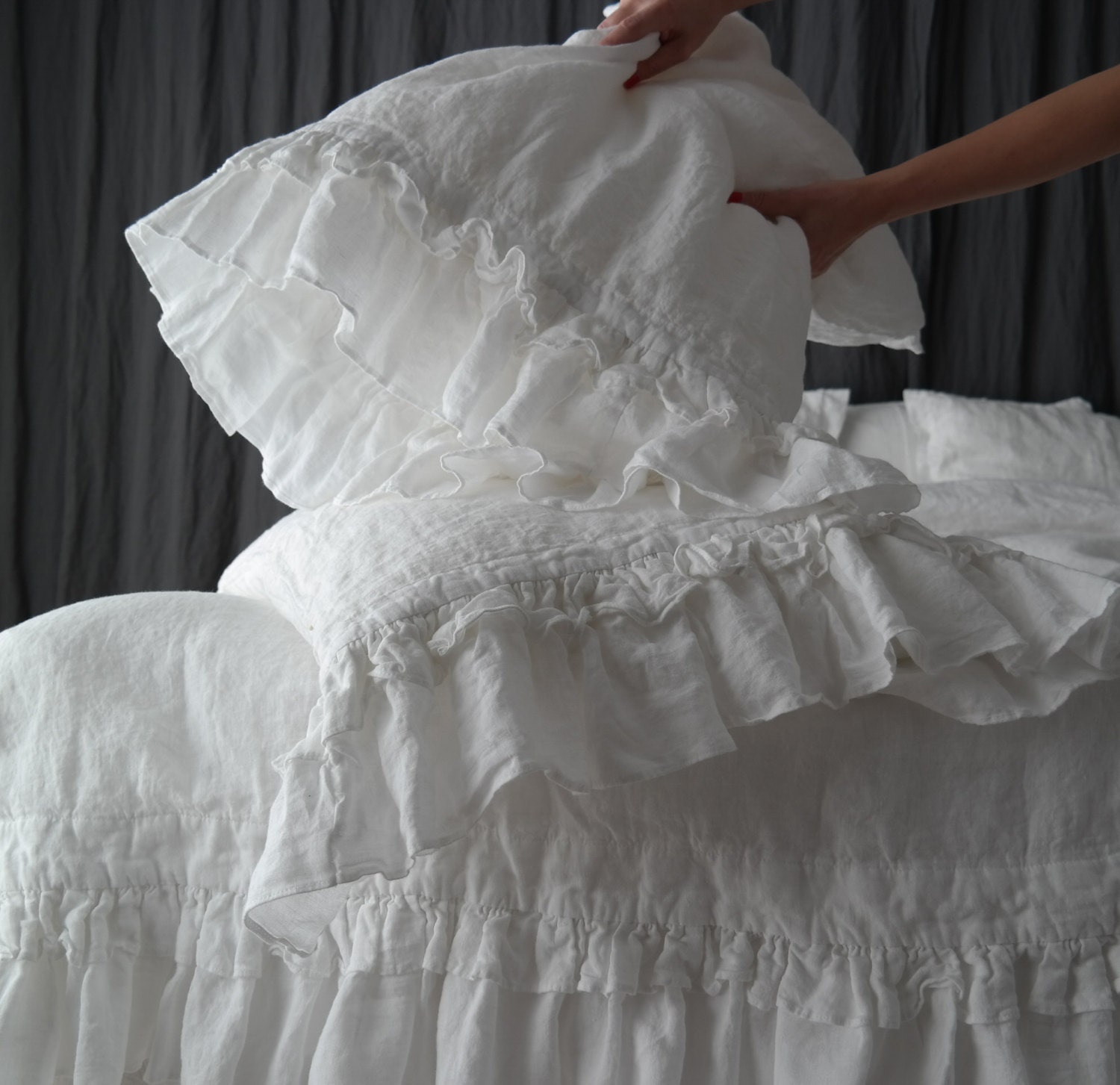 LINEN DUVET COVER. Rustic style ruffled duvet cover and