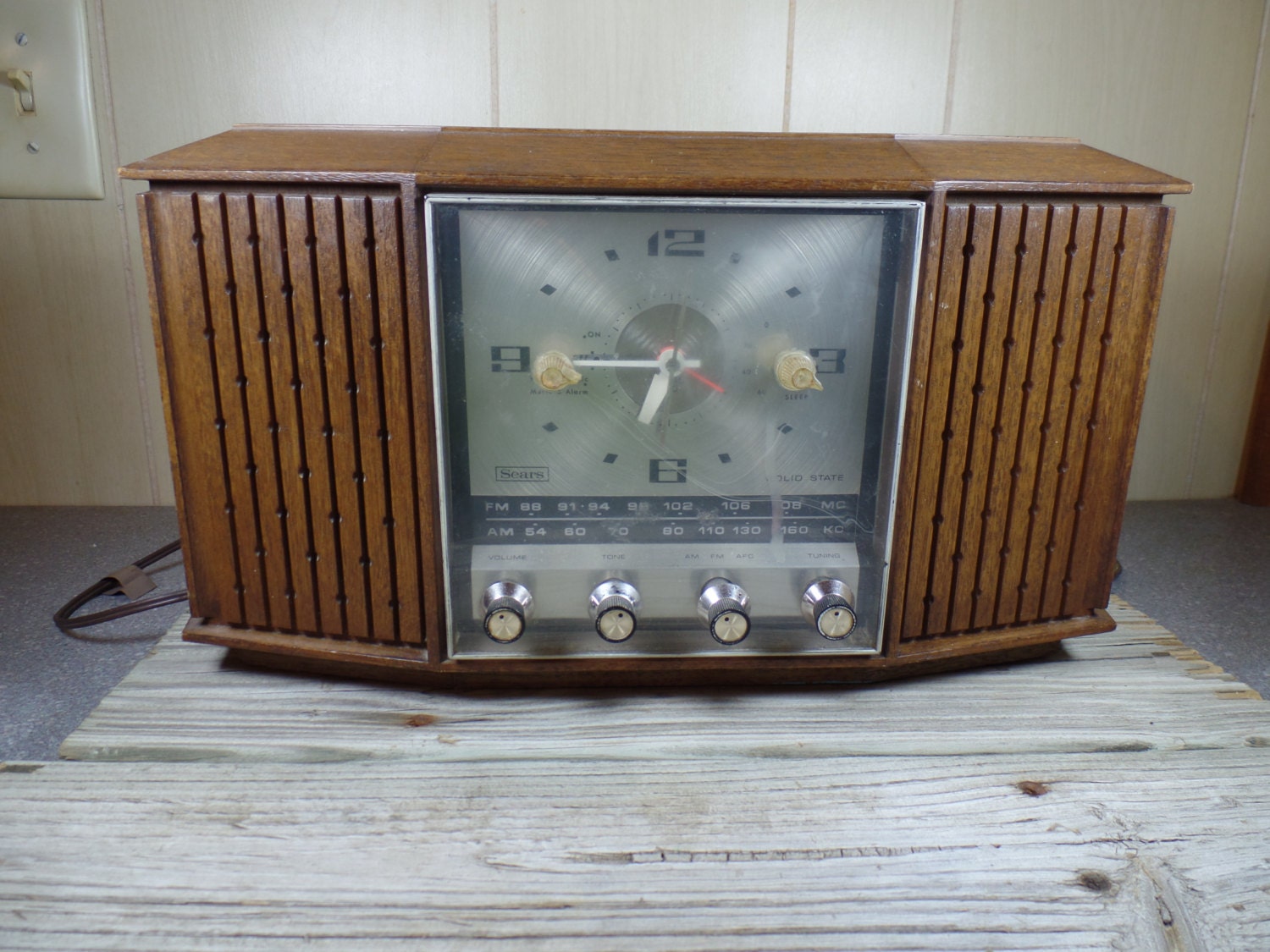 Sears Solid State Silvertone Clock Radio Model 2095 Vintage