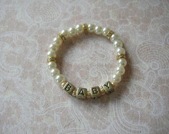 Personalized Bracelet, Baby Name Bracelet, Baby Girl Jewelry, Pearl Stretchy Bracelet, Newborn Girl, Flower Girl Gift, Children Jewelry