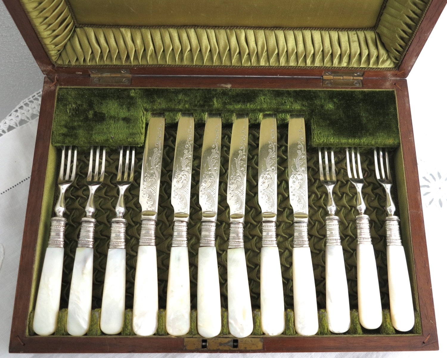 Antique Victorian cutlery 6 fruit forks and 6 knives by CardCurios
