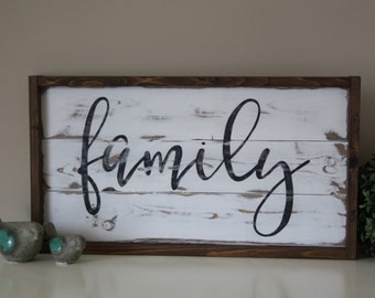 Wooden family sign - Reclaimed wood wall art - Family sign - Pallet wall art - Framed wood sign - Pallet sign - Mothers Day - Gift under 100